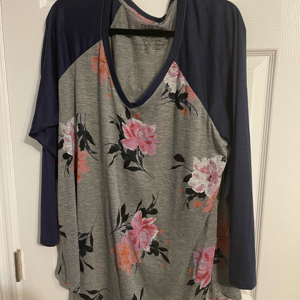 NWT Torrid Raglan tee